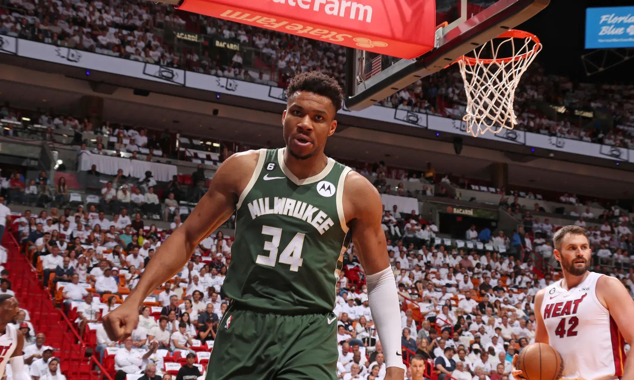 密尔沃基雄鹿训练开放日,加时末段止住颓势引欢呼,德甲在即,纪律约束更严格的简单介绍 密尔沃基雄鹿训练开放日,加时末段止住颓势引欢呼,德甲在即,纪律约束更严格的简单介绍